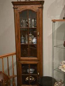 lot 732 image: Wood  Glass Door Corner Display Cabinet 2-door5-shelf