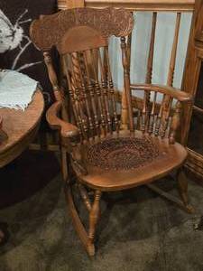 lot 734 image: Vintage Victorian Quartersawn Oak Wooden Rocking Chair with Leather Seat