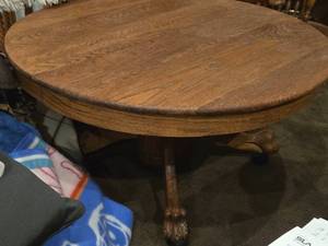 lot 735 image: Vintage Quarter Sawn Oak Claw Foot Pedestal Dining Table