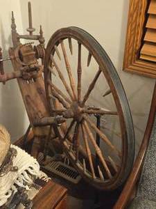 lot 738 image: Vintage Wooden Spinning Wheel (Flay Wheel Size)