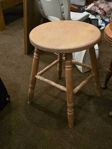 lot 749 image: 18 Wooden Stool