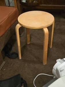 lot 754 image: 18 Wood Stool