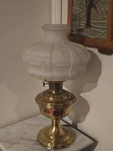 lot 758 image: Vintage 1919-1920 Aladdin Model 8 24 Brass Kerosene Table Lamp (electrical wired for light bulb)