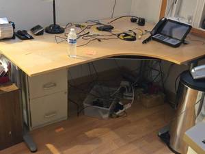 lot 779 image: Corner Office Desk