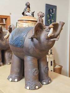 lot 838 image: Jar with Lid - Elephant with Indian Rider by Hamilton Signed circa 1981