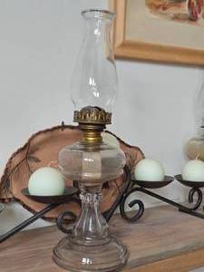 lot 800 image: 19 12 Oil Lamp