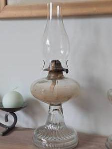 lot 801 image: 18 Oil Lamp