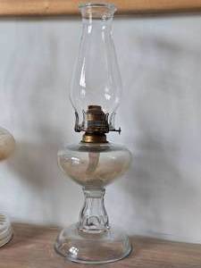 lot 802 image: 17 Oil Lamp