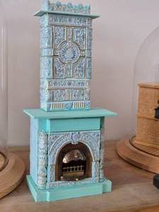 lot 818 image: 9 12 Miniature Doll House Vintage Tiled Chimney Stove (Kakelugn) 112 Scale Replica