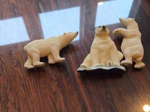 lot 856 image: Lot of (3) 4 Polar Bear theme Figurine Magnets