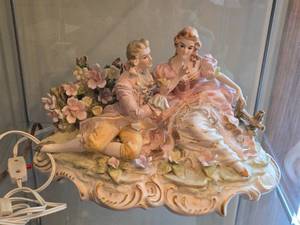 lot 864 image: Vintage Victorian Couple Courting theme Porcelain Figurine with Music Box and Nightlight by Lenwile Ardalt Artware (Japan)