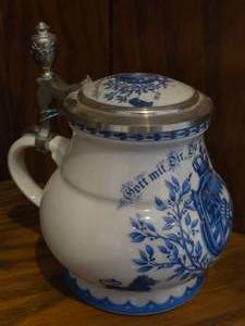 lot 874 image: Vintage Kuhr Muhlried 406 Rein Zinn 6 Porcelain German Beer Stein with Hinged Pewter Lid