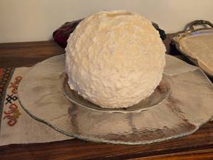 lot 889 image: 12 Decorative Snowball Candle on 20 Glass Display Plate by Colonial Candle of Cape Cod