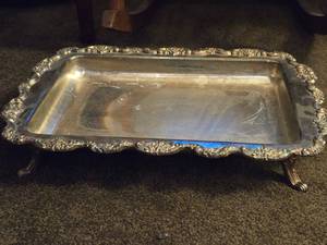 lot 895 image: Vintage Silverplated Rectangle Footed Serving Tray 27 x 17