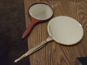 lot 902 image: Lot of (2) Vintage Japanese Kamakura-bori Handheld Mirrors - 5 Reddish Wood Frame, 7 Gold toned Double Sided