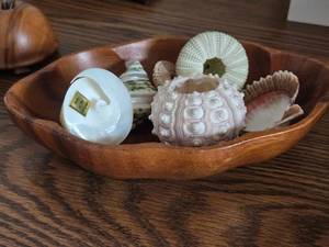 lot 908 image: Walnut Wood Dish by Cottage Product (Phillipines) with Sea Shells