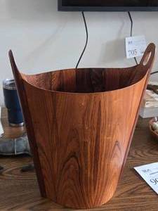 lot 910 image: Mid Century Modern Brazilian Rosewood Wood Waste Basket (designed by Einer Barnes for Norwegian Company P.S. Heggen)