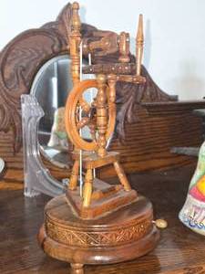 lot 917A image: Animated Vintage Spinning Wheel Music Box (Rare Wooden Swiss Reuge)