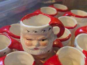 lot 925 image: Vintage 1-34 Winking Santa Miniature Mugs Set of 18 (Japan)