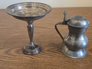 lot 934 image: (1) Vintage 1940s - 1950s Columbia Weighted Sterling Silver Pedestal Compote Candy Dish 6Dx7, (1) English Pewter Lidded Tankard 6