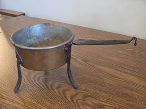 lot 937 image: 8 Mid Century Scandanavian Rustic Copper Pot