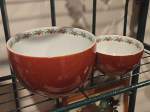 lot 960 image: Lot of (2) Serving Bowls - Hearts & Pines by Porsgrund (Norway) (red)