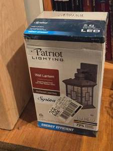 lot 998 image: Royal Rusted Finish Clear Seeded Glass Wall Lantern by Patriot Lighting (in original packaging)