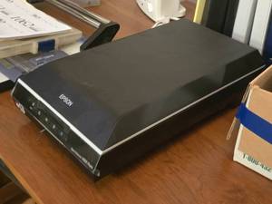 lot 1057 image: Epson Perfection V600 Photo Scanner