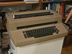 lot 1050 image: Vintage IBM Selectric II Correcting Electric Typewriter