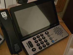 lot 1048 image: Captel Phone Set 2400iSPNBT