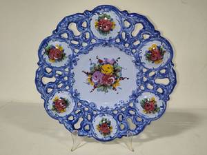 lot 8 image: Vestal Alcobaca Hand Painted Plate