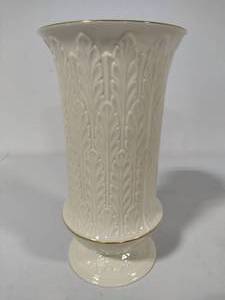 lot 16 image: Lenox Autumn Leaf Collection Vase Trimmed w24K