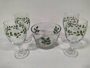 lot 32 image: Indiana Glass Holly Berry Serving Bowl & Four Goblets