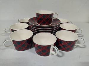 lot 34 image: Arita Tartan Plaid CupSaucer Sets