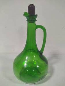 lot 10 image: 1976 Wine World Decanter wStopper