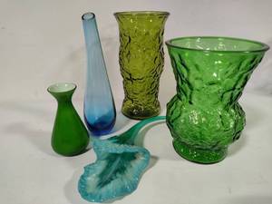 lot 47 image: Lot of Colorful VasesGlass Art
