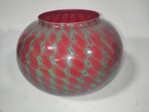 lot 25 image: Vietri Italian Handblown Glass Wide-Mouthed Vase