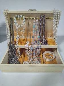 lot 101 image: Vintage Mele Jewelry Box wFashion Jewelry