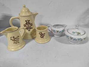 lot 105 image: VIntage Pfaltzgraff & Fine China Sugar & Creamer Sets