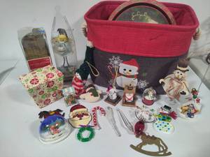 lot 118 image: Snowman Tote, Asst Ornaments & Holiday Decor
