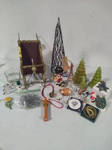 lot 119 image: Assorted Holiday Decor