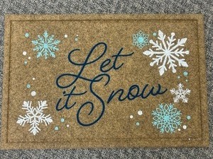 lot 23 image: Mowhawk Home Holiday Collection Decorative Doormat
