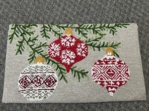 lot 24 image: Hand Hooked Accent Rug 22x38