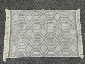 lot 36 image: Isla Accent Rug - MSRP $20