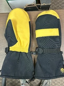 lot 58 image: (Large) Saranac Premium Deerskin Ski Mitt - MSRP $35.99