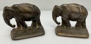 lot 111 image: Heavy Cast Iron Elephant Book Ends