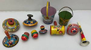 lot 118 image: Misc. Vintage Tin Litho Toys