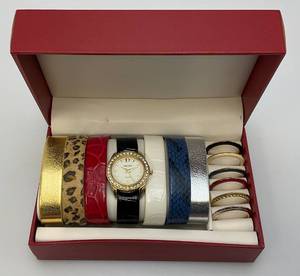 lot 164 image: Vintage Gruen Womens Watch With Changeable Bands And Bezels In Original Box (New Old Stock)