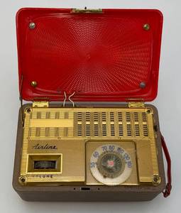 lot 174 image: Vintage 1947-1948 Montgomery Ward  Tube Radio 4A1 Airline