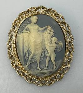 lot 232 image: Vintage Exquisite Blue Resin Cameo Brooch 1 34 x 2 14